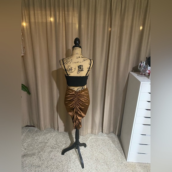 New LUSH ruched pencil skirt - Picture 3 of 14